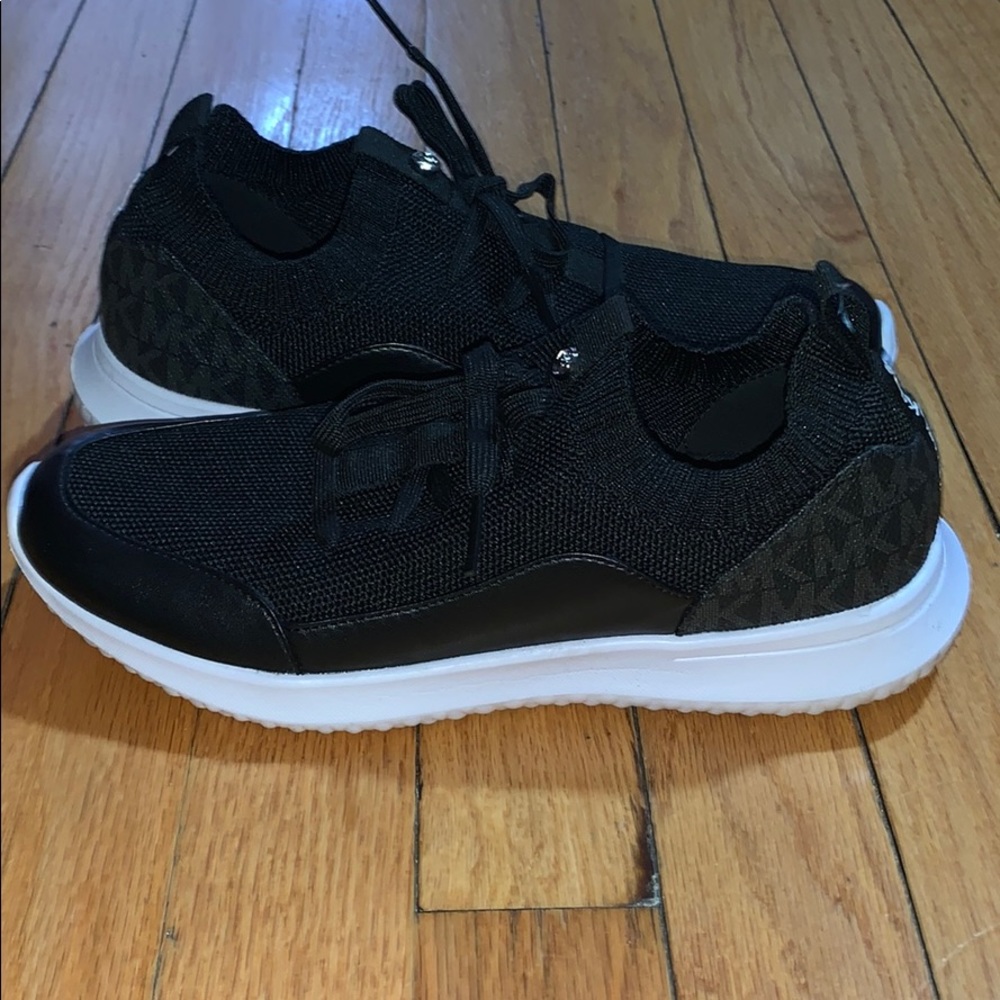 Mk shoes . black . Size 6 - Picture 6 of 7